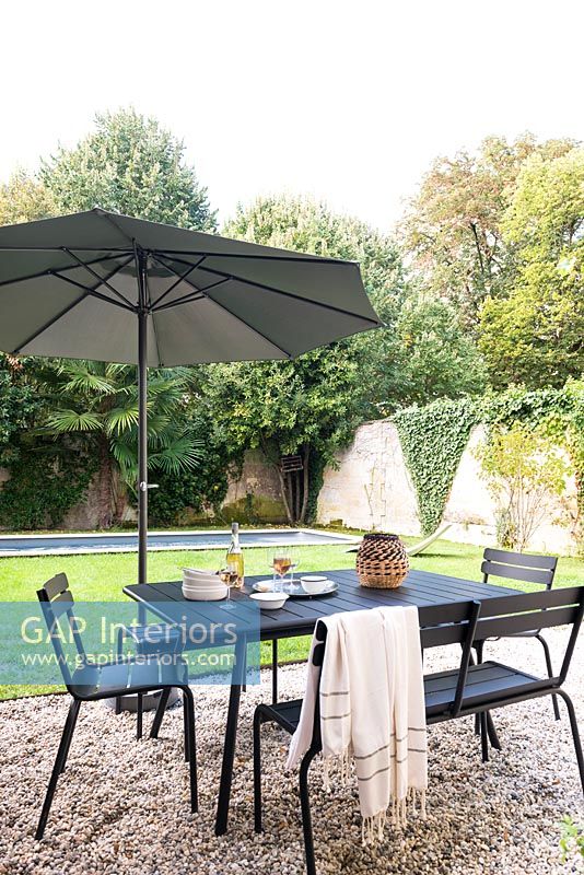 Outdoor dining area, lawn and swimming pool 