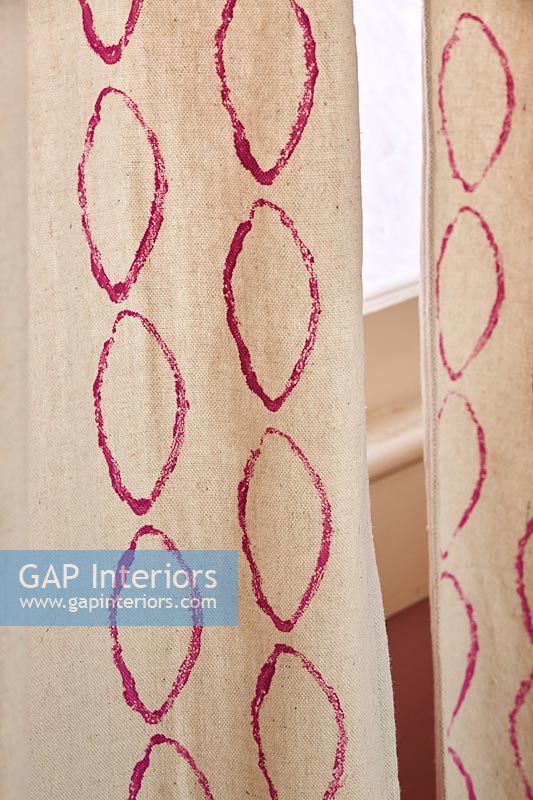 Patterned curtain 