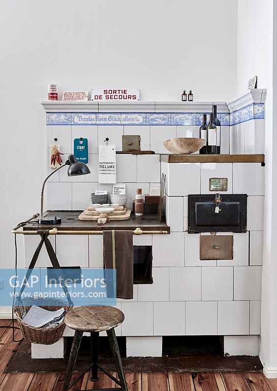 Small tiled kitchen worktop corner 