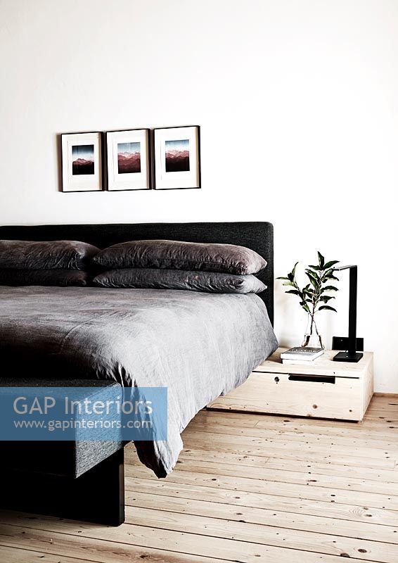 Contemporary minimal bedroom 