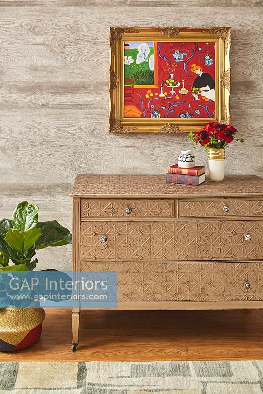 Gold chest of drawers 