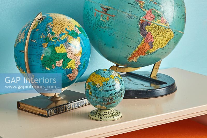 Collection of globes 
