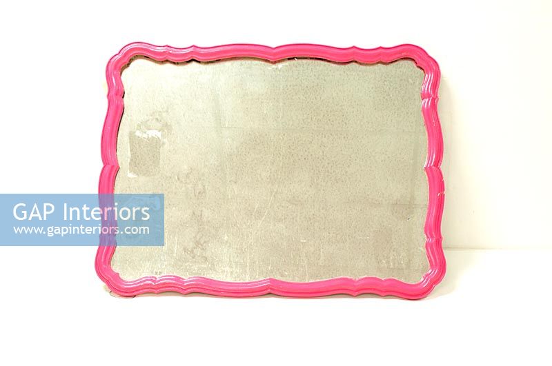 Mirror with painted frame - pink 
