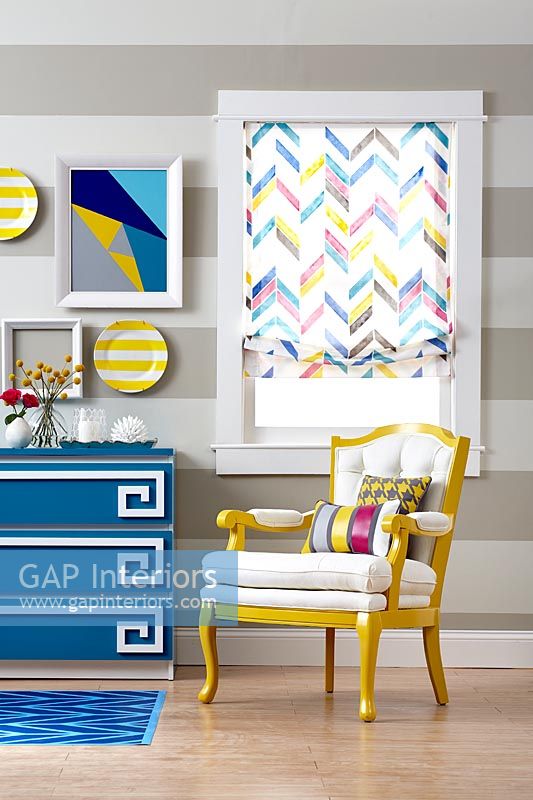 Colourful living room with geometric patterned accessories 