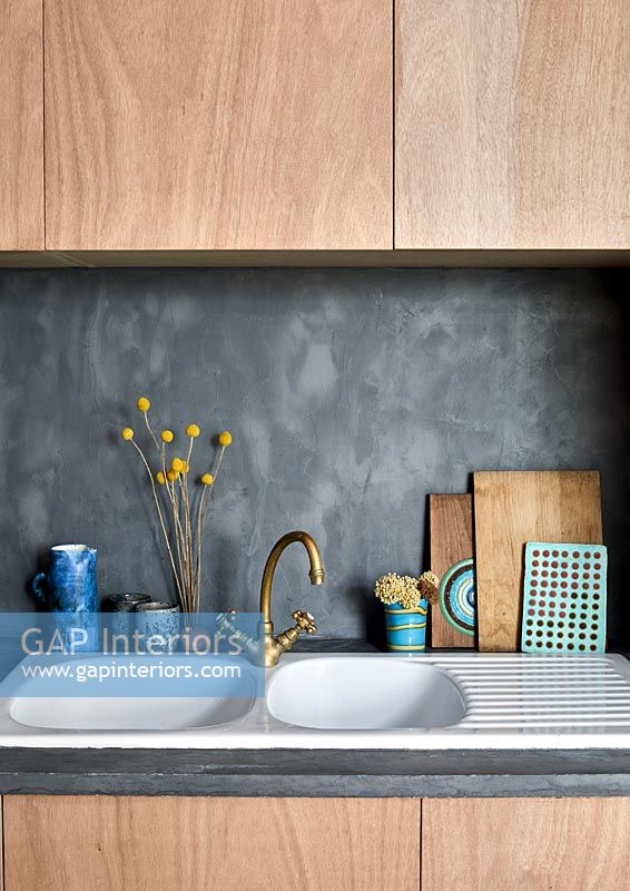 Kitchen sink with slate grey splashback 