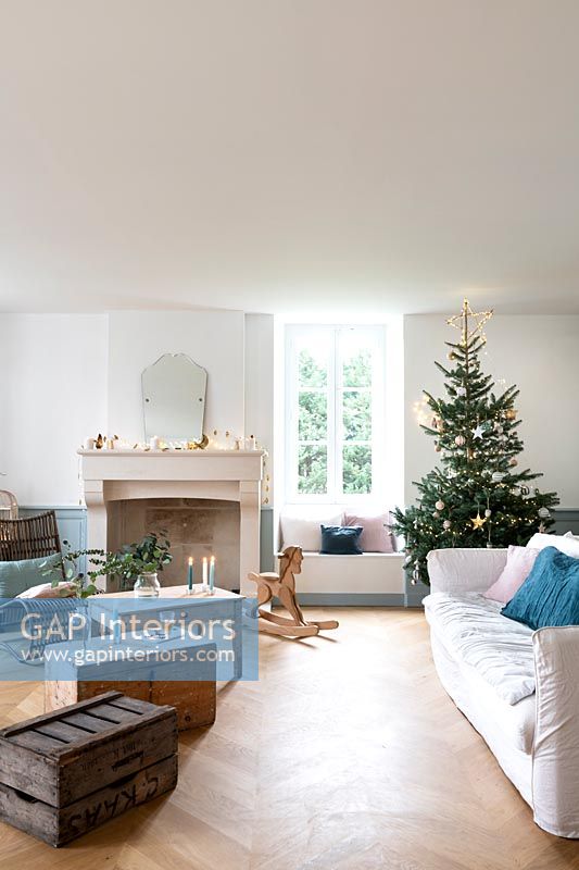 Modern living room with built-in window seat decorated for Christmas 