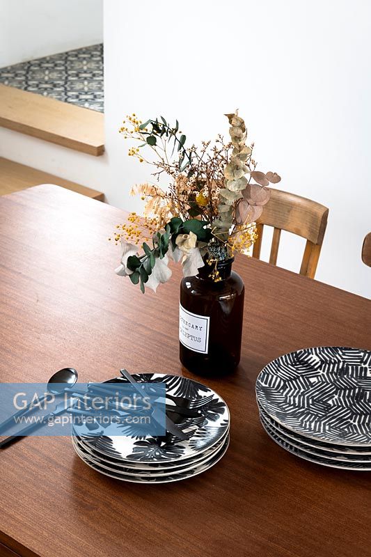 Black and white plates on modern dining table 