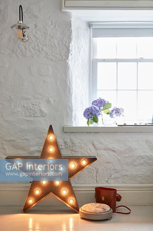 Star shaped lamp on floor of country living room 