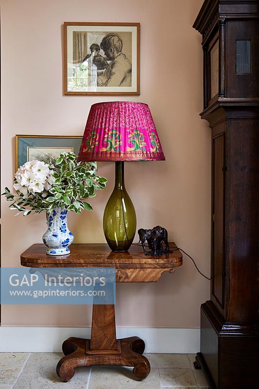 Classic side table with lamp 