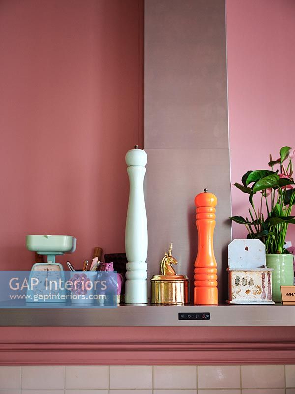 Pink painted walls in modern kitchen 