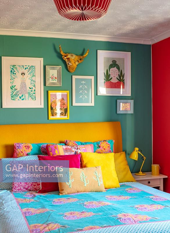Colourful modern bedroom 