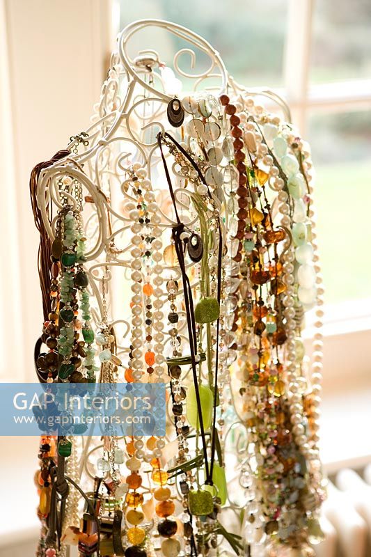 Collection of vintage jewellery 