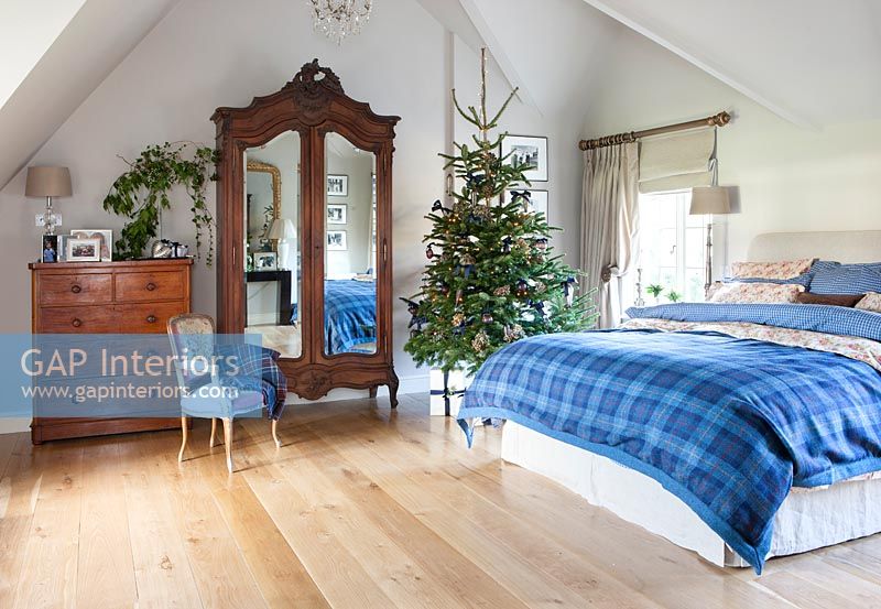 Classic bedroom decorated for Christmas 