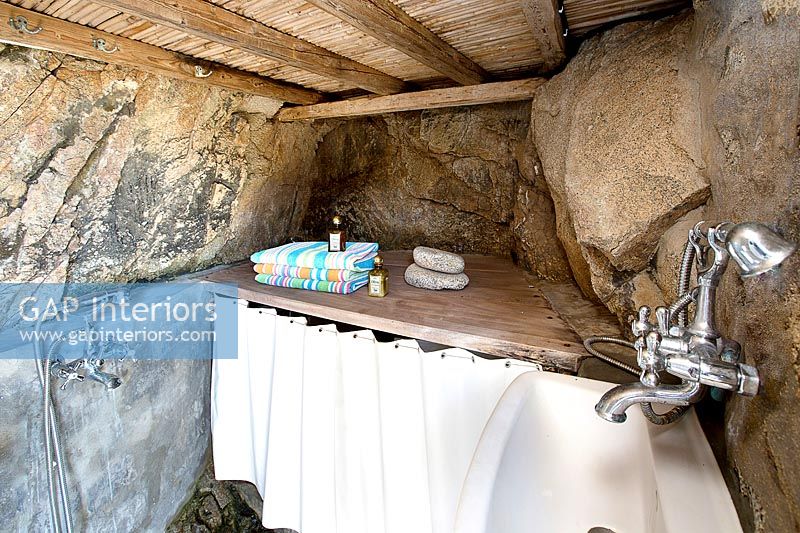 Unusual cave bathroom 