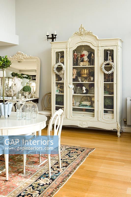 Classic dining room detail 