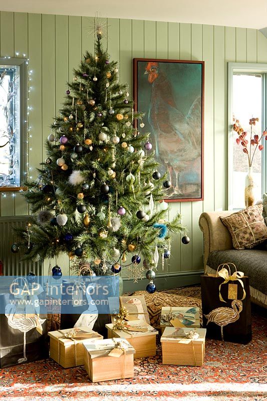 Classic Christmas tree and gifts 