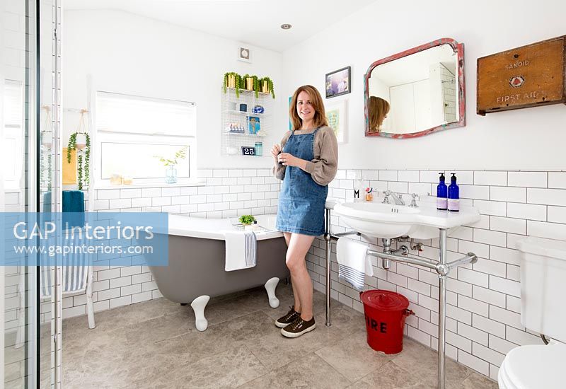 Modern-meets-vintage bathroom makeover feature
