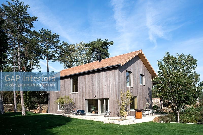 Modern timber clad country house with garden 