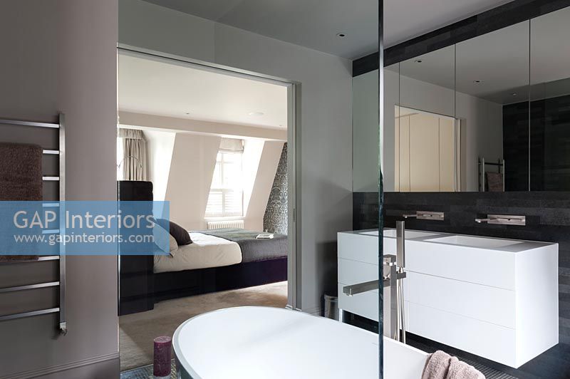 Modern en-suite bathroom with view to bedroom 