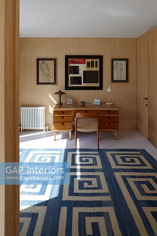 Patterned rug in modern study 