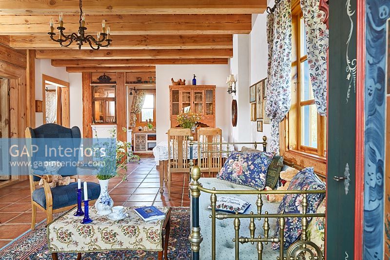 Country living and dining room 