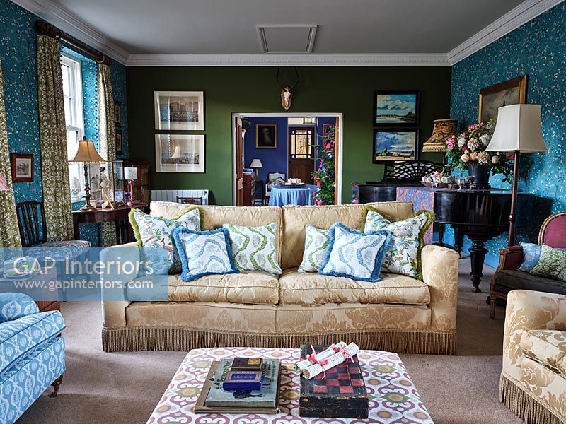 Classic style living room with patterned furniture and wallpaper 