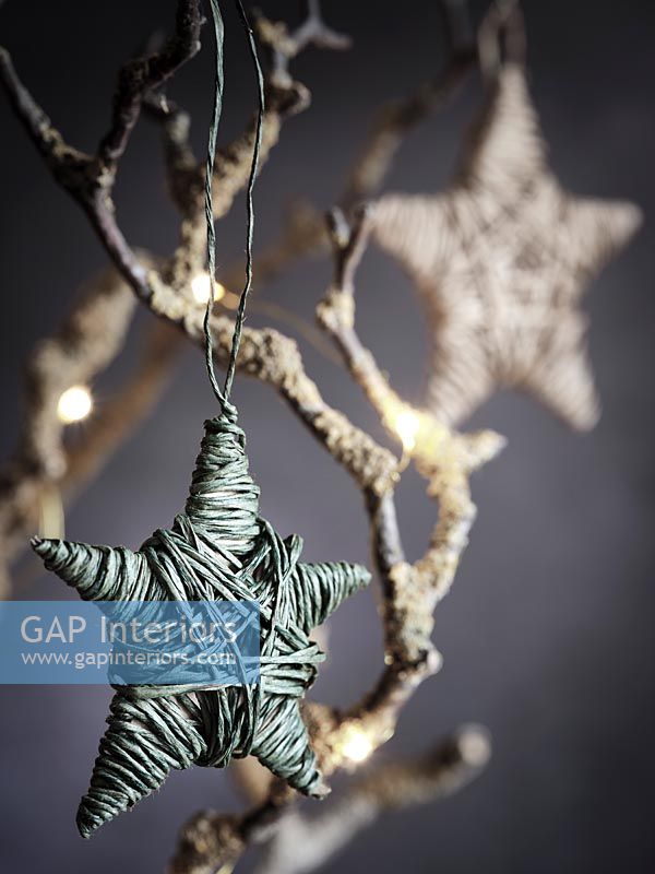 Simple raffia star Christmas decoration - detail 