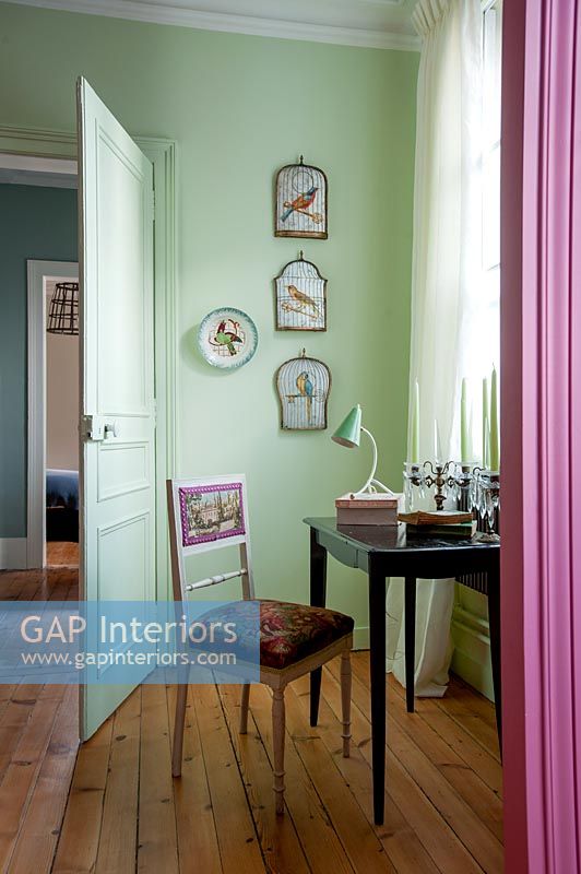 Green painted walls and pink curtains in bedroom 