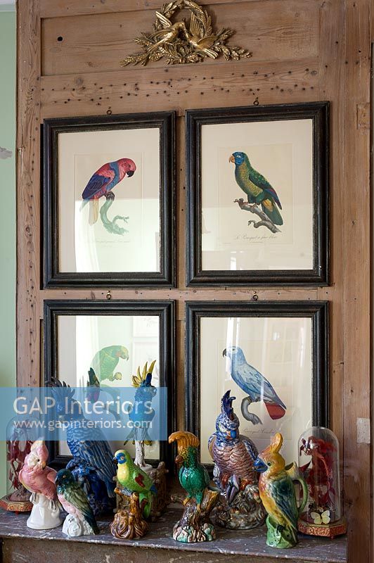 Display of bird themed paintings and ornaments 