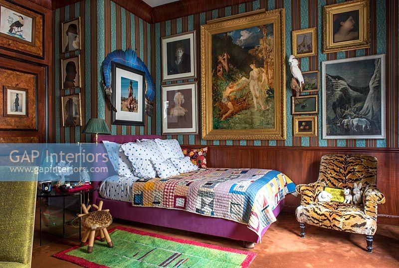 Colourful eclectic bedroom 