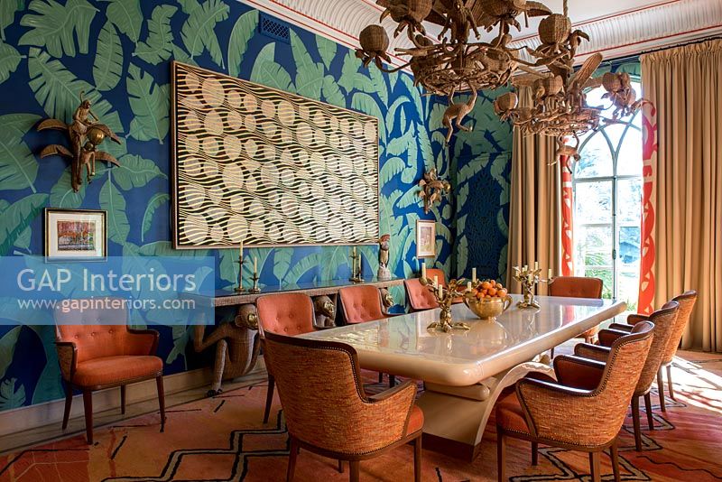 Colourfully patterned wallpaper in modern dining room 