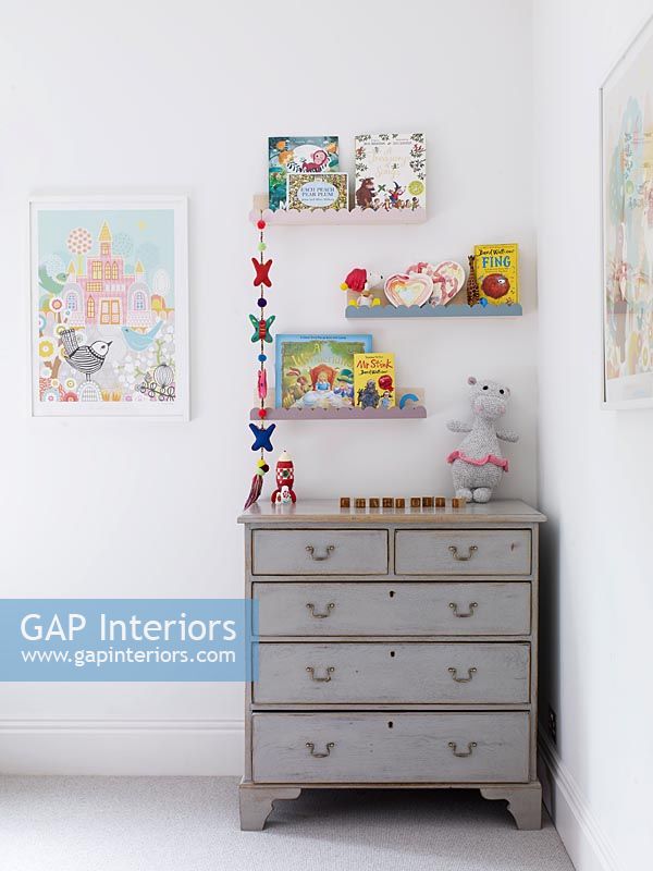 Modern childrens room - chest of drawers 