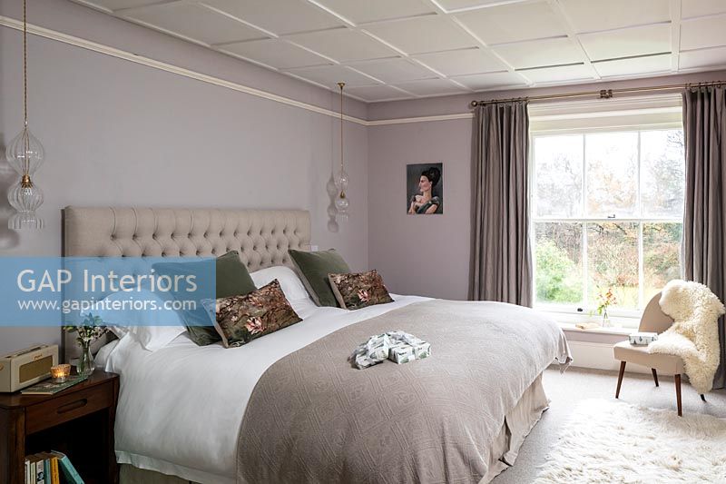 Modern bedroom with panelled ceiling 