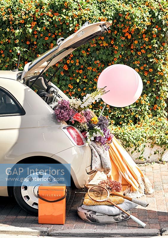Car with flowers and picnic equipment 