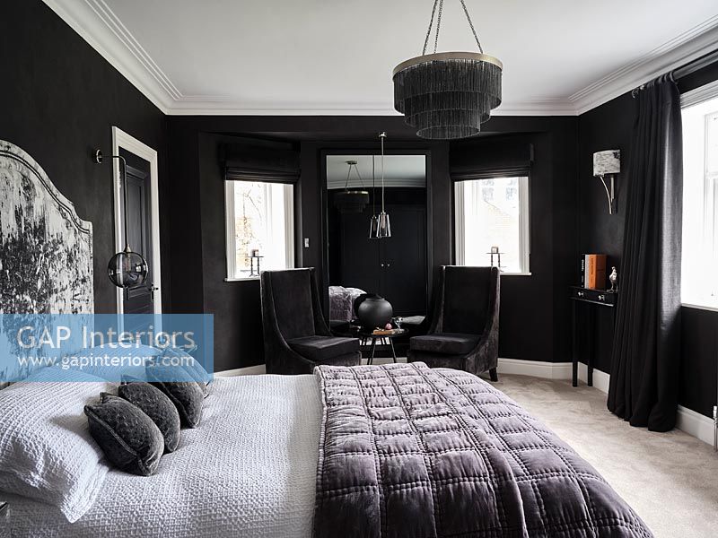 Black and white bedroom 