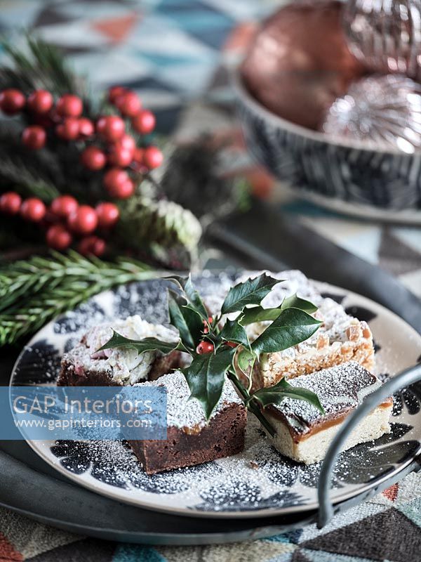 Cake and natural decorations for Christmas 