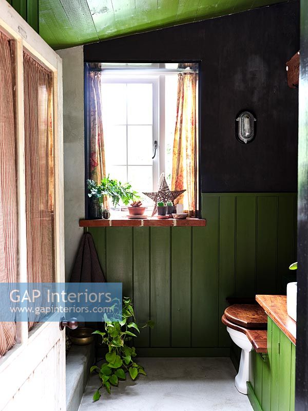 Green and black painted bathroom 