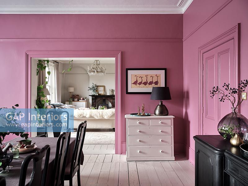 Pink painted walls in modern dining room 