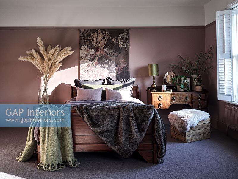 Modern country bedroom with dusky pink painted walls 