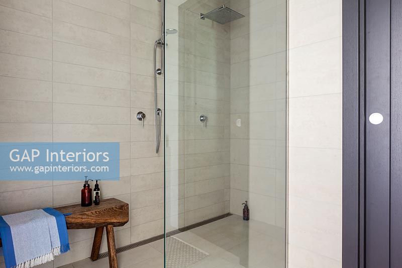 Modern wet room - shower 