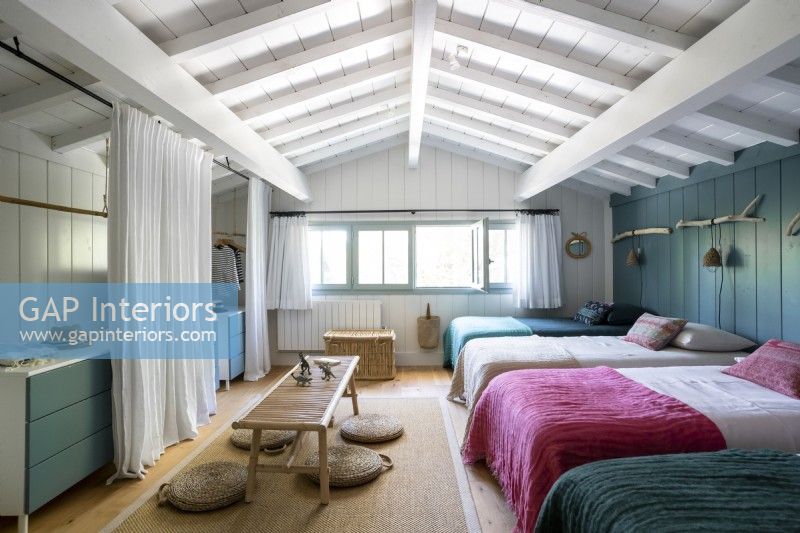 Dormitory style bedroom in coastal cabin