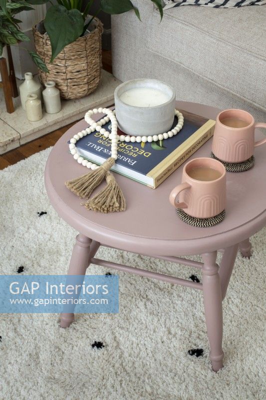 Small pink coffee table detail