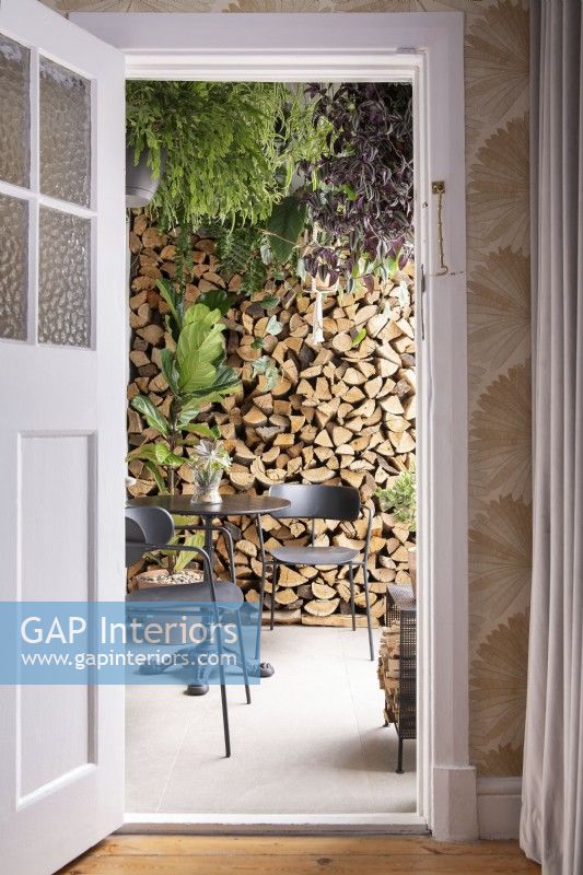 Small veranda with wood log cladding