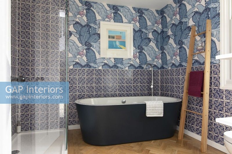Contemporary family Bathroom with wallpaper