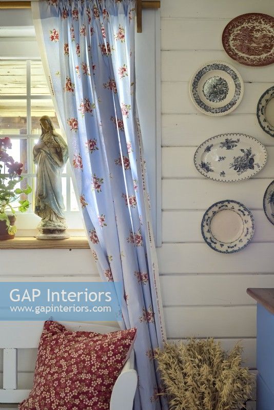 Decorative accessories in a country house