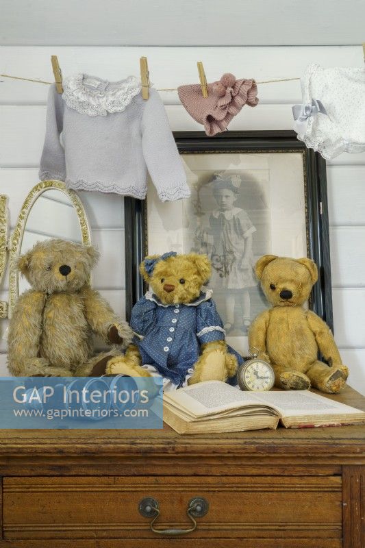 Old and vintage teddy bears, toys and decorations