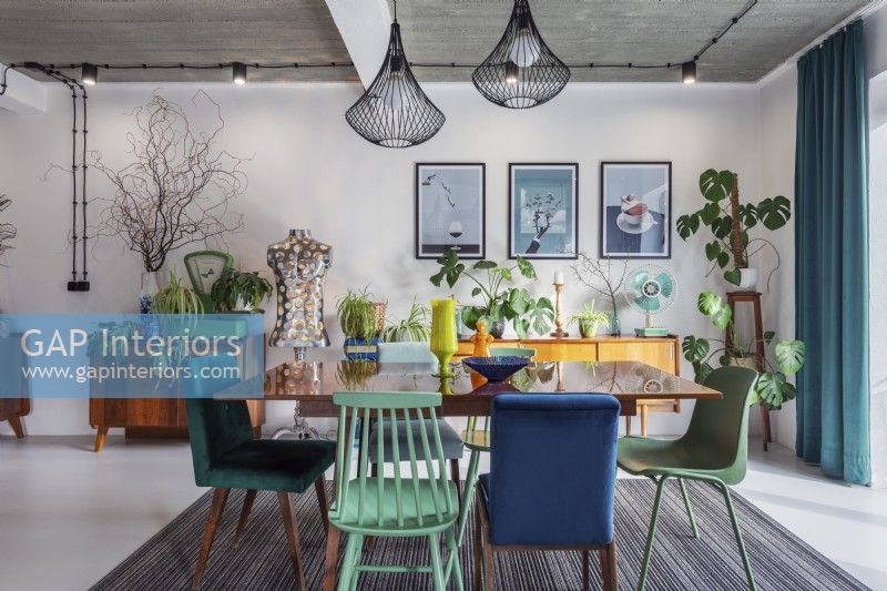 Colourful dining room equipped with vintage accessories
