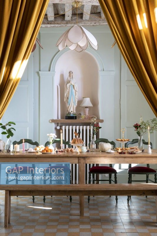 Eclectic dining room