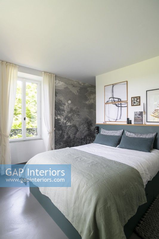 Decorative feature wall in modern grey and white bedroom