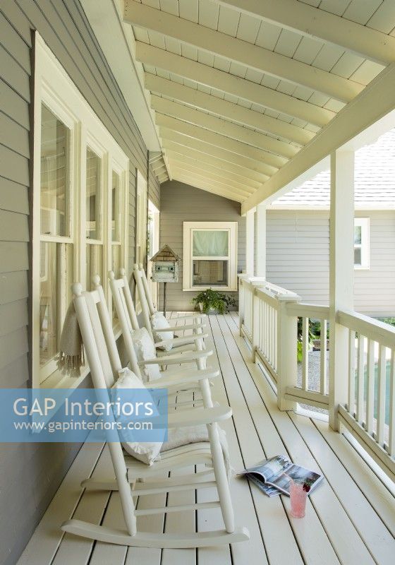 A series of classic slat-back rockers creates quintessential Texas porch style in an instant. Theyâ€™re also a great solution for furnishing narrow spaces.